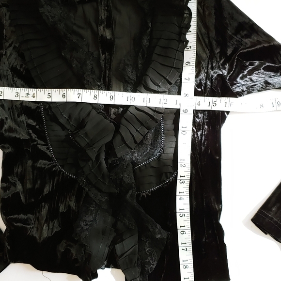 Goth Velvet Ruffle Button Top S - Picture 4 of 6